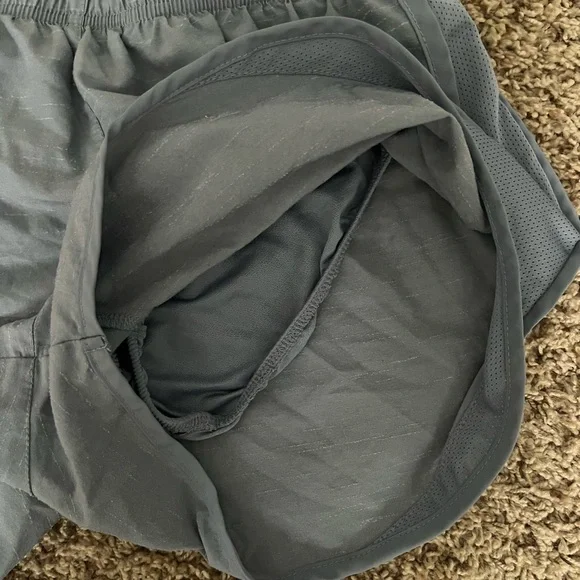 Nike Women’s Mid-Rise Tempo Running Short - Picture 4 of 6